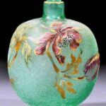 Emile Galle, vase vert avec fleurs